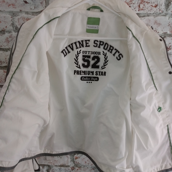 Woman's jacket - Picture 2 of 4